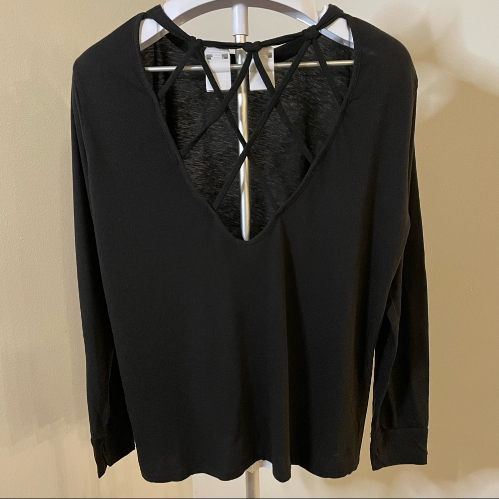 Long sleeve tshirt with  deep V back knotting detailing